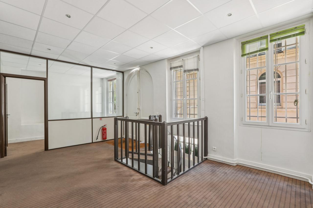 Bureau Paris 70m² Location bureau Paris OLBUR2427122 2